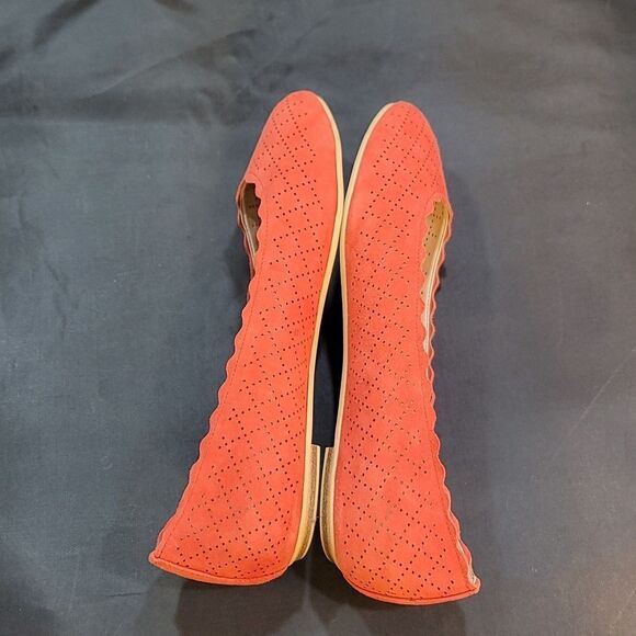 KELLY & KATIE PERFORATED SUEDE "WESLYNE" SIP ON BALLET FLAT SHOES - Picture 9 of 13